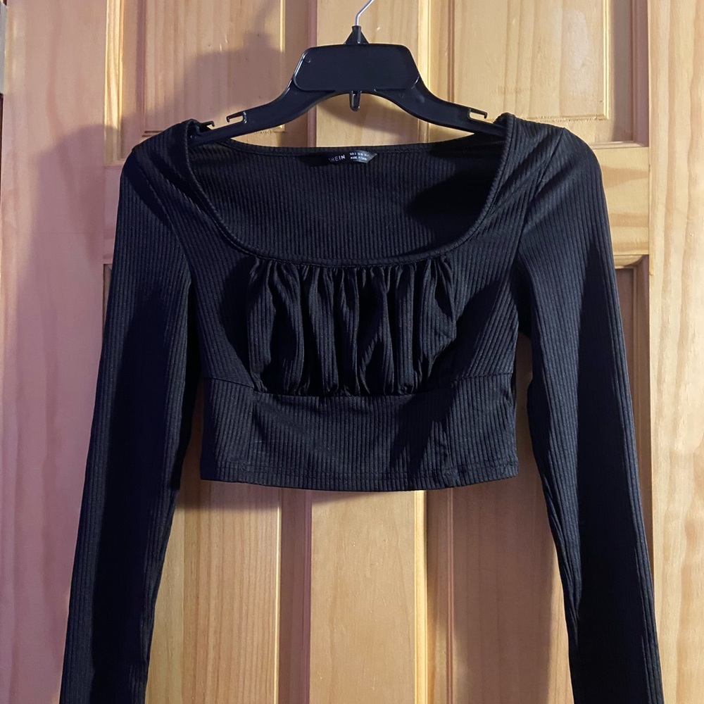 black ruched long sleeve top